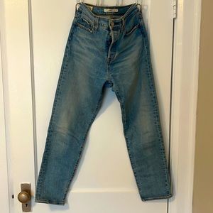 Levi’s wedgie size 28